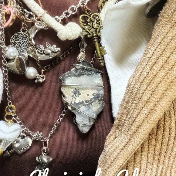 Vintage eclectic multi charms necklace - Picture 3 of 8
